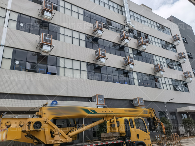 車間悶熱怎么降溫?潤東方節(jié)能環(huán)?？照{(diào)解決方案