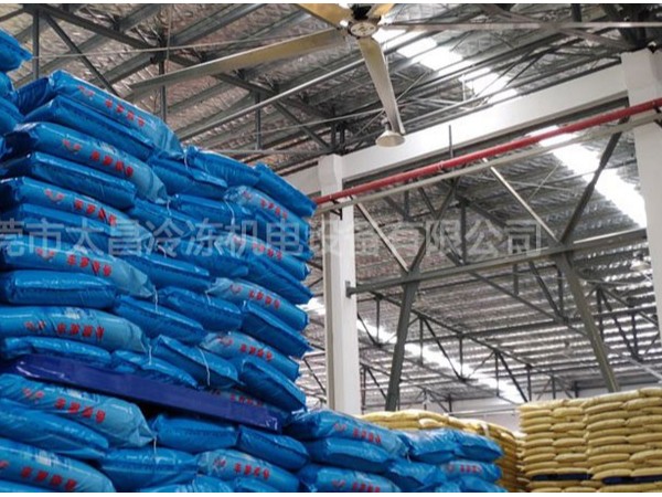 高大空間通風(fēng)降溫一定要用工業(yè)大風(fēng)扇,用了才知道效果這么好！